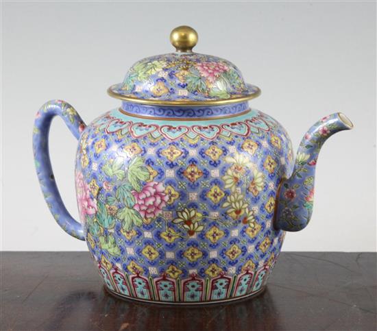 A Chinese famille rose enamelled porcelain wine pot and cover, 15cm